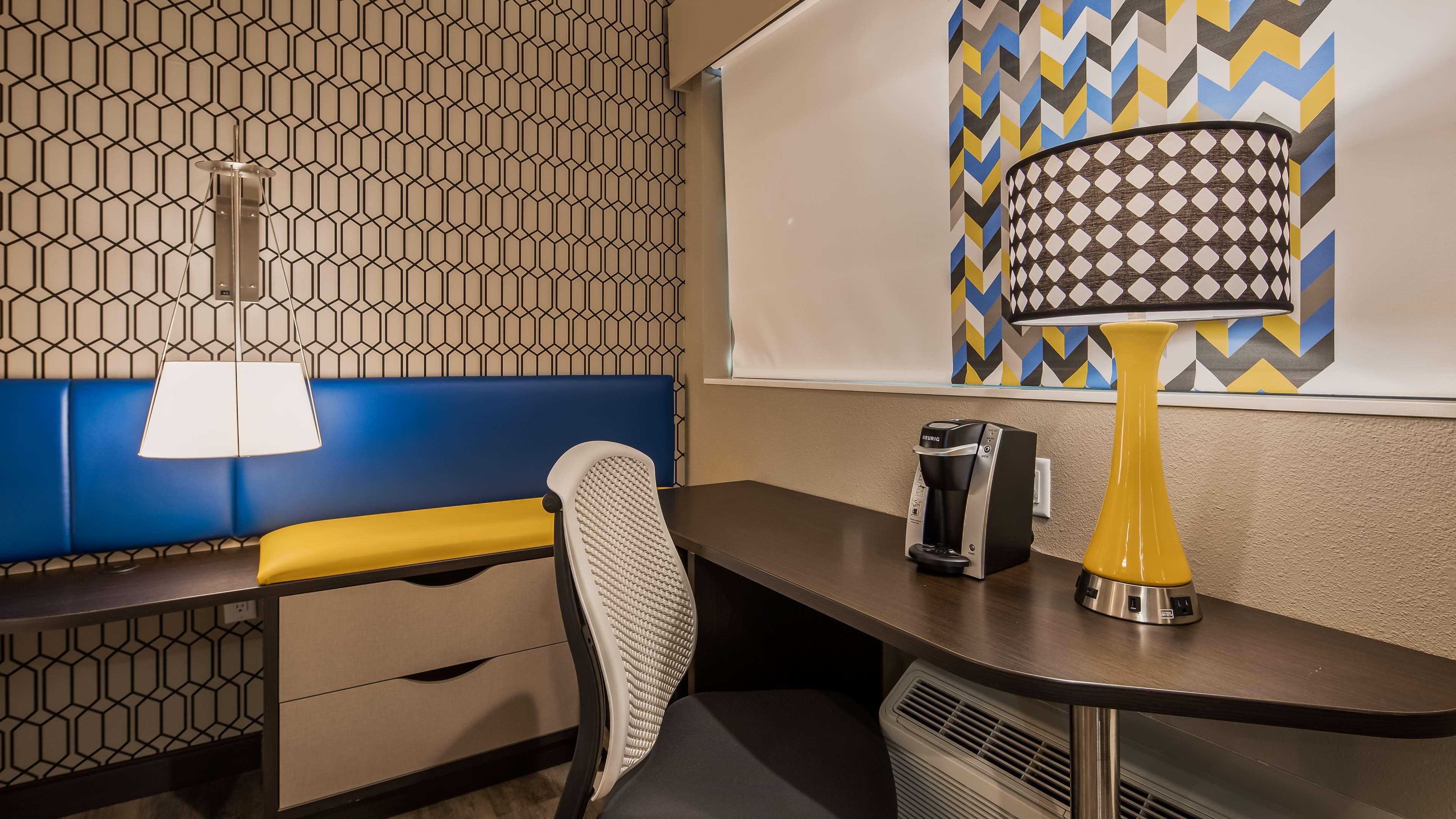 Glo Best Western Tulsa-Catoosa East Route 66 Exterior photo